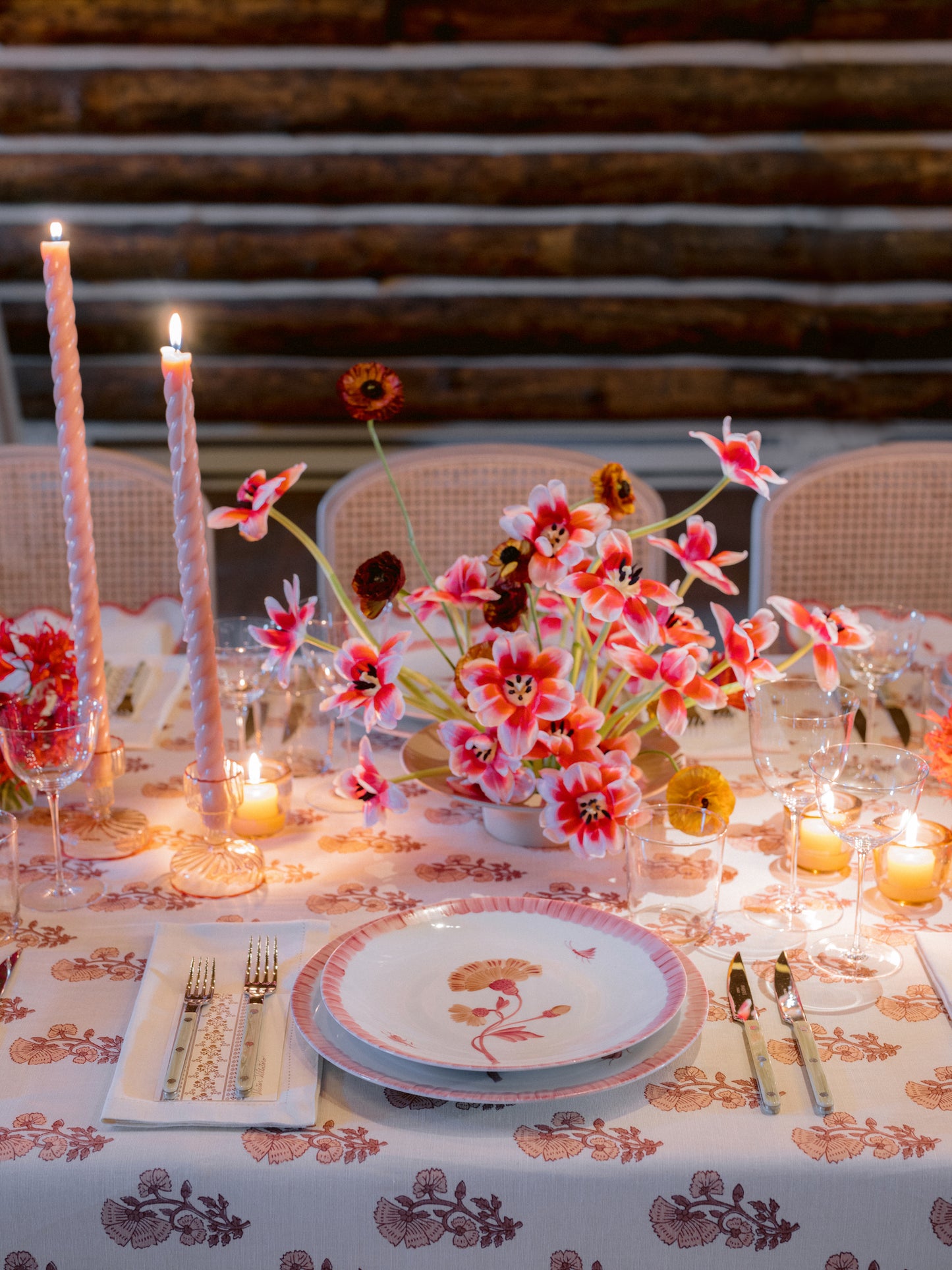 DIANTHUS CHARGER PLATE