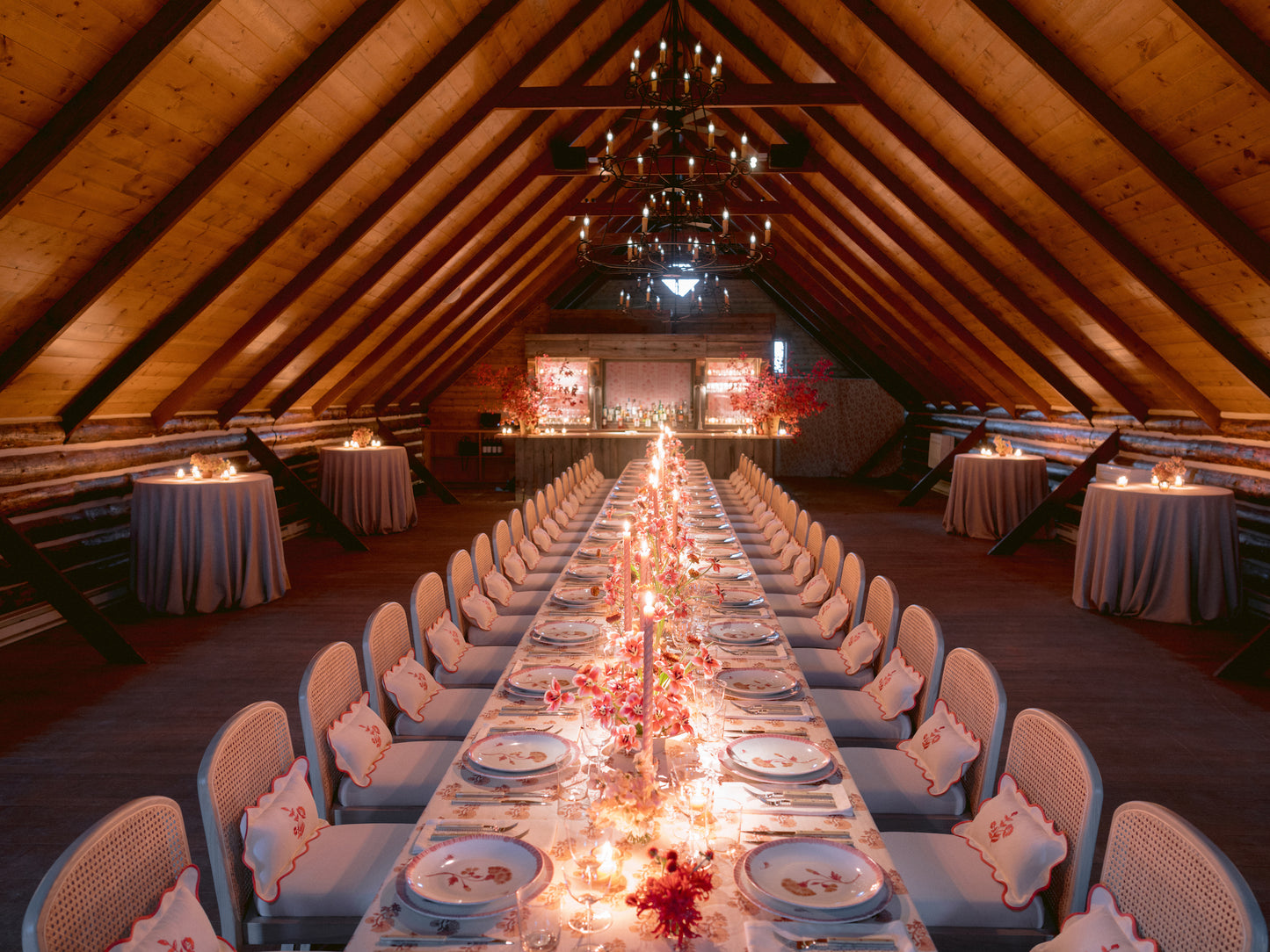 DIANTHUS CHARGER PLATE